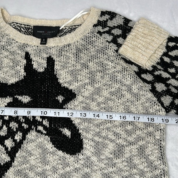 Romeo + Juliet Couture Giraffe Sweater Small - Picture 9 of 10